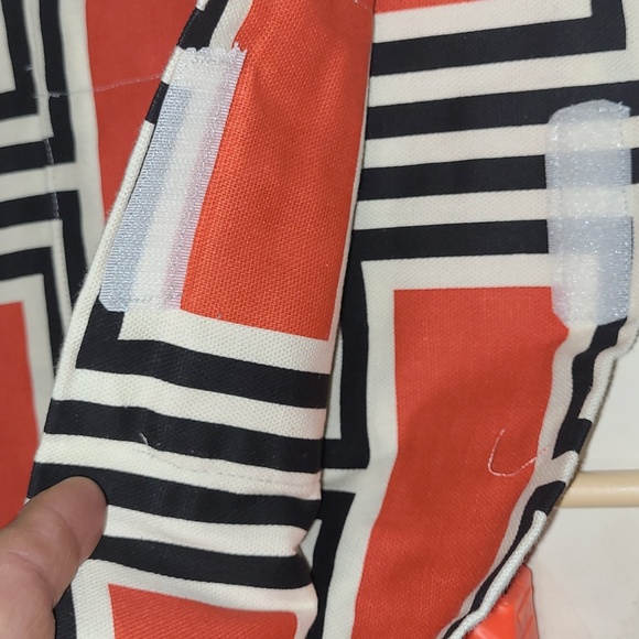 Tote Bag 13 1/2" X 8 1/2" Red White Black. Velcro closure side pockets key ring - Picture 4 of 4